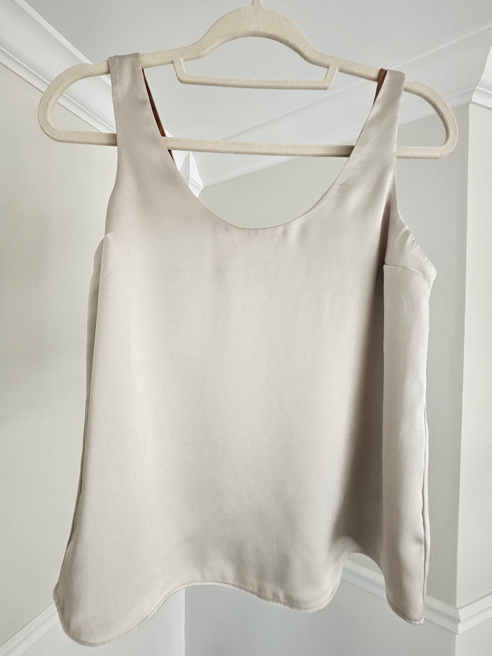 Reversable XS Express Cream/Tan Satin Scoop Neck Tank - Picture 3 of 9